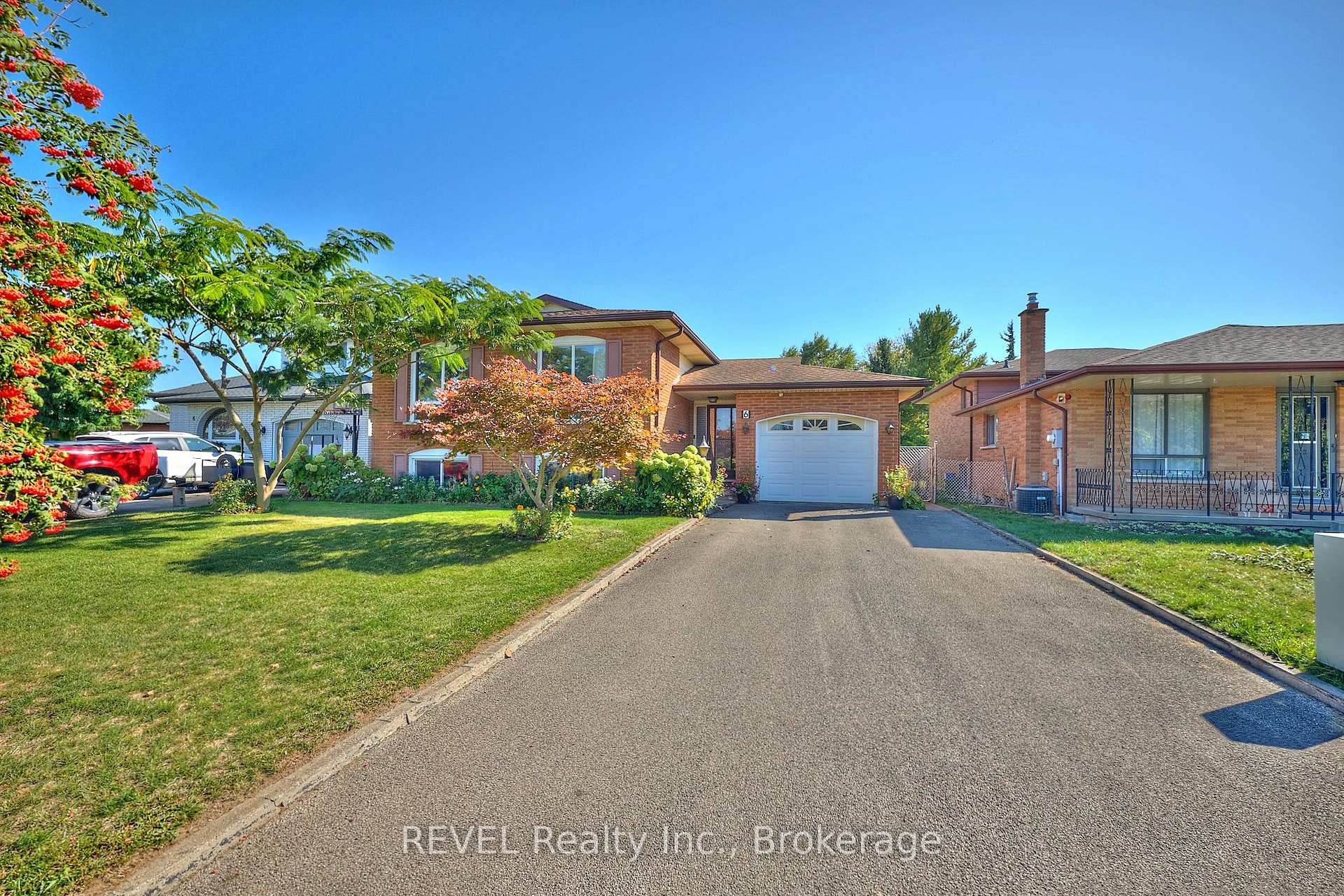 Photo 1 of 6 Charleen Circle, St. Catharines, Carlton/Bunting — HOMEH