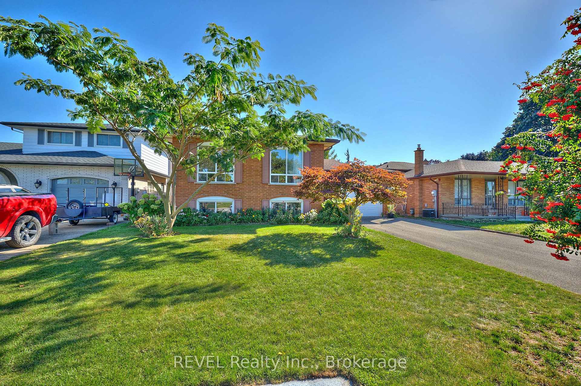 Photo 3 of 6 Charleen Circle, St. Catharines, Carlton/Bunting — HOMEH