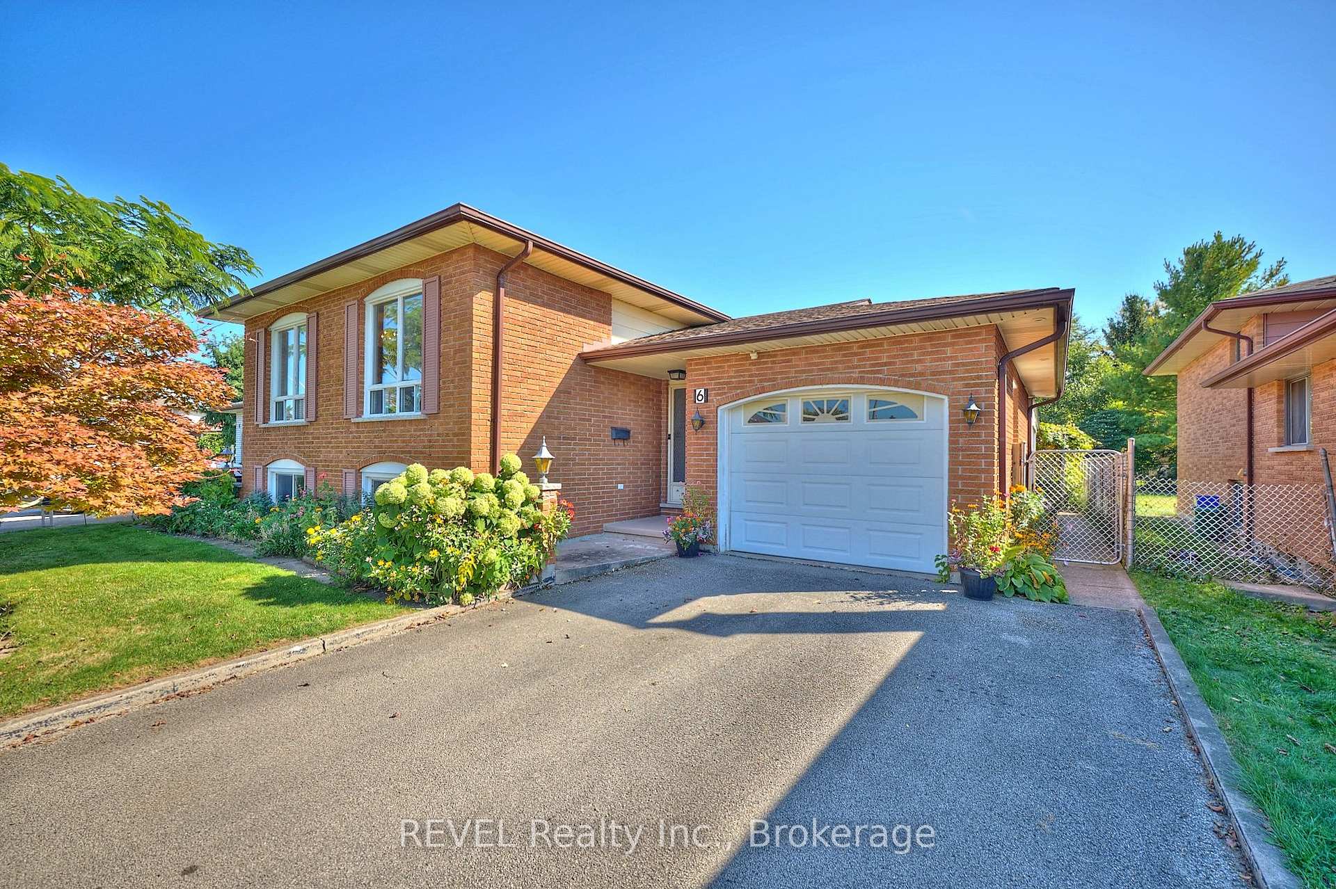 Photo 4 of 6 Charleen Circle, St. Catharines, Carlton/Bunting — HOMEH