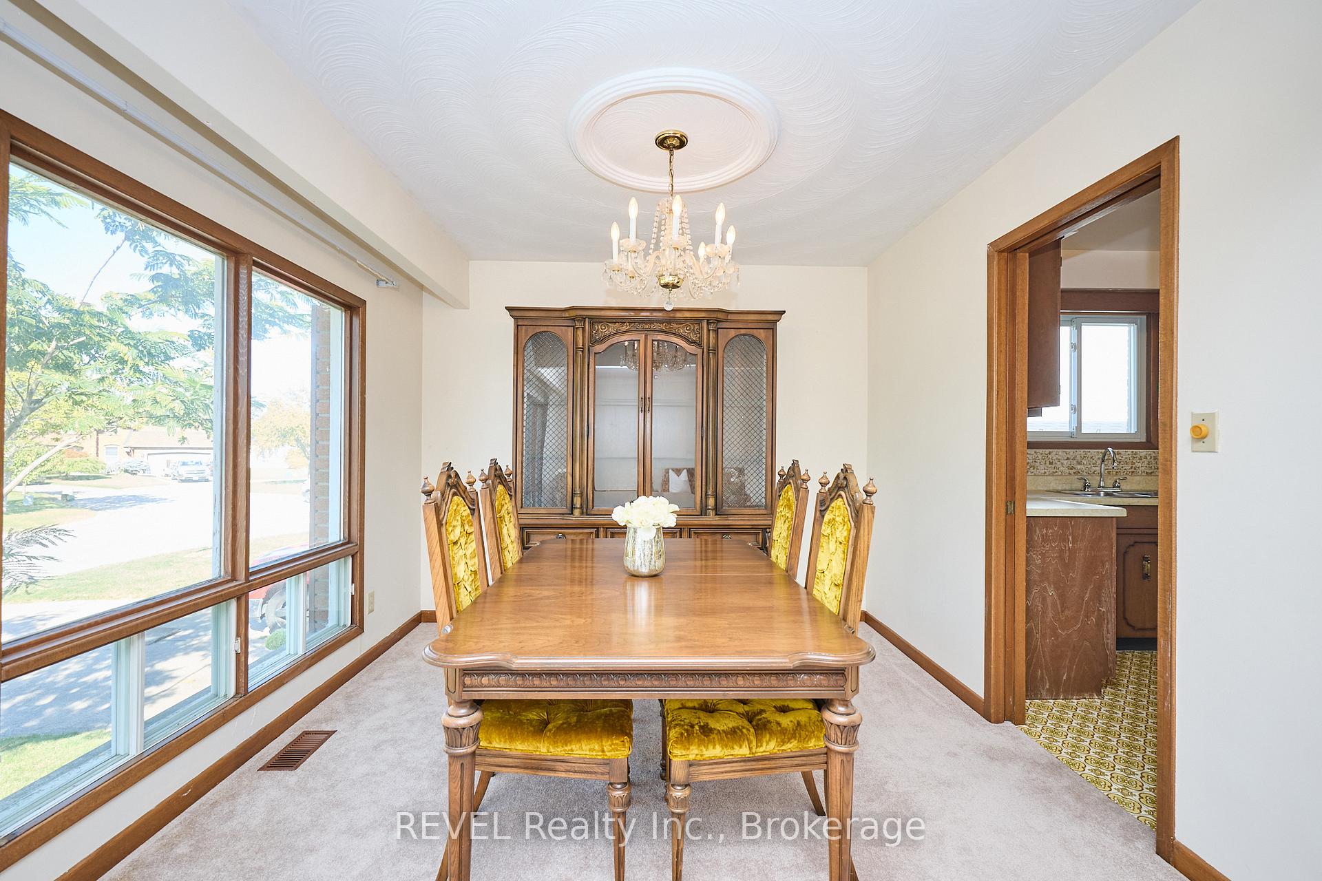Photo 10 of 6 Charleen Circle, St. Catharines, Carlton/Bunting — HOMEH