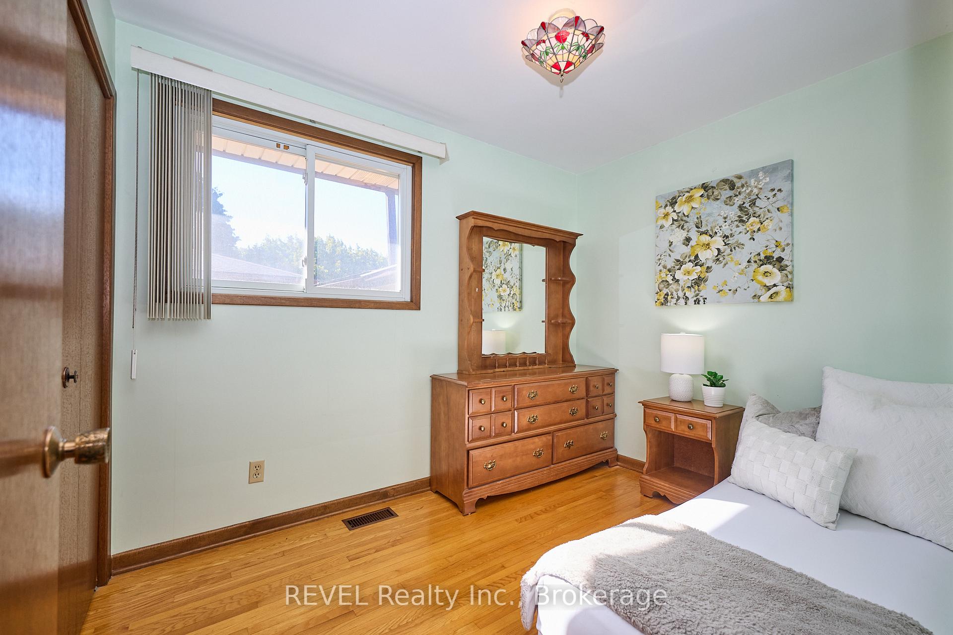 Photo 20 of 6 Charleen Circle, St. Catharines, Carlton/Bunting — HOMEH