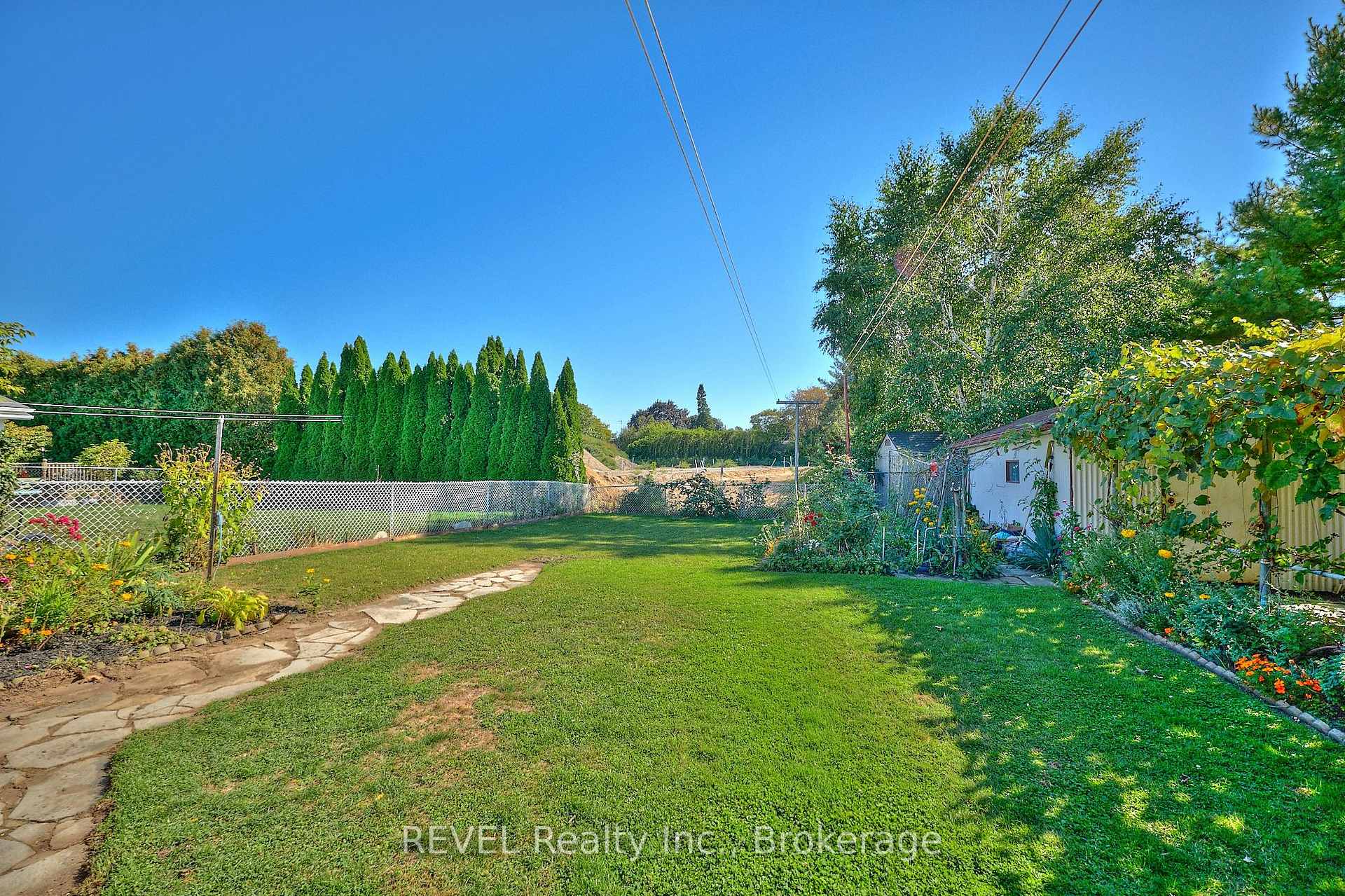 Photo 40 of 6 Charleen Circle, St. Catharines, Carlton/Bunting — HOMEH