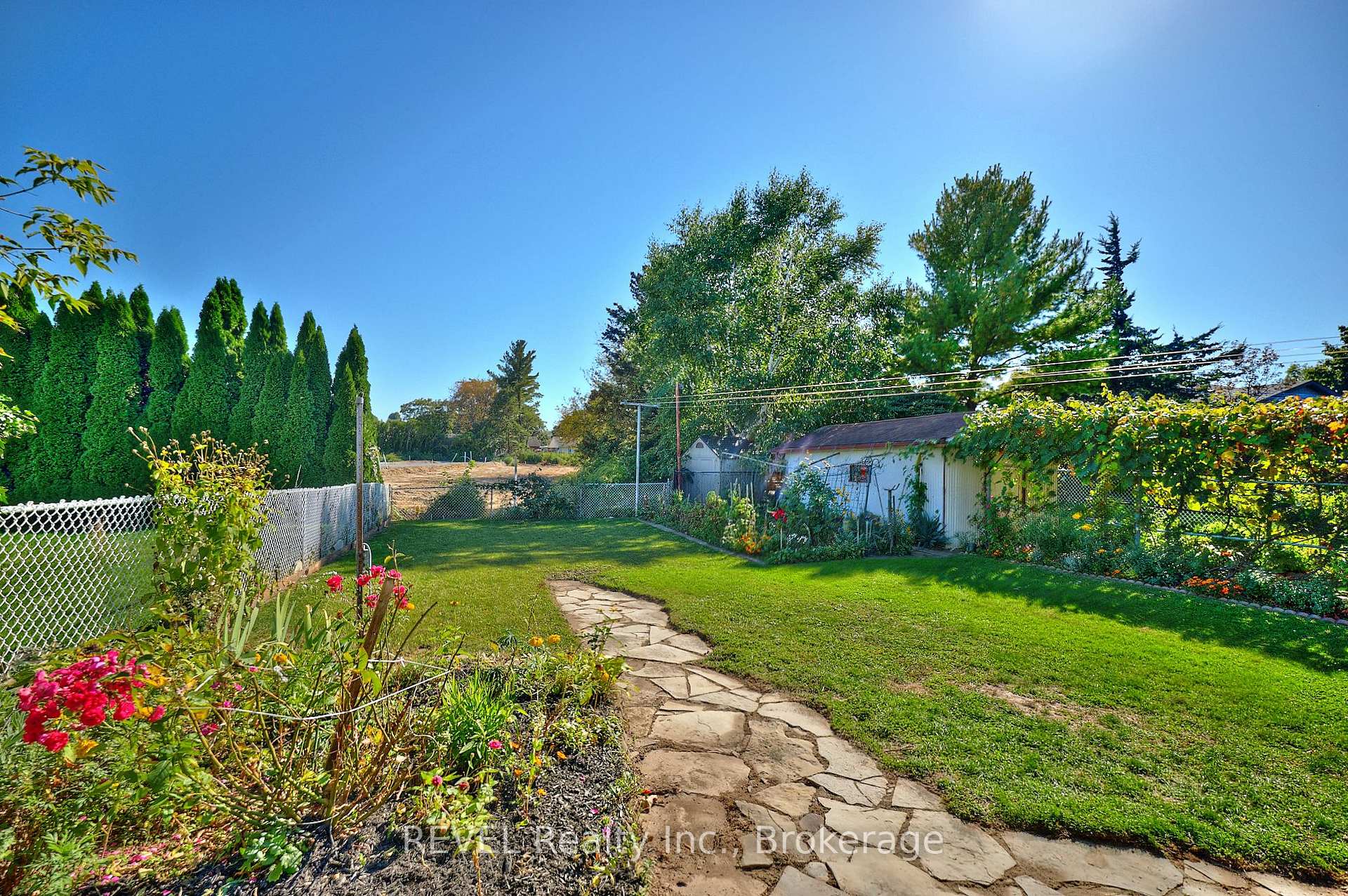 Photo 41 of 6 Charleen Circle, St. Catharines, Carlton/Bunting — HOMEH