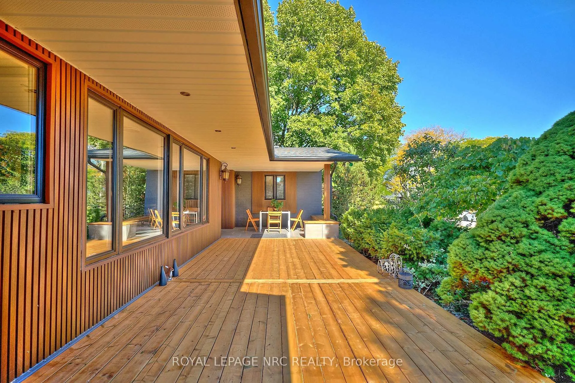 Photo 4 of 7 Woodmount Drive, St. Catharines, Burleigh Hill — HOMEH