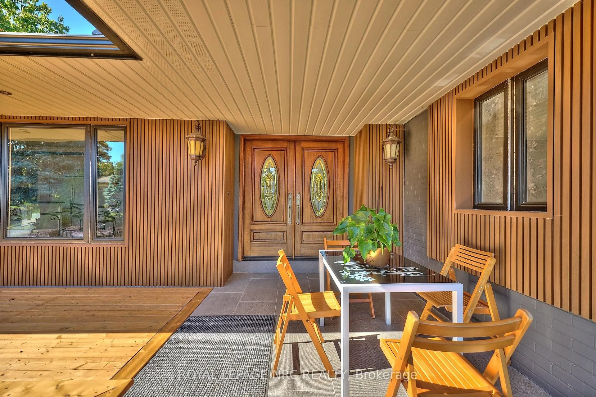 Photo 5 of 7 Woodmount Drive, St. Catharines, Burleigh Hill — HOMEH