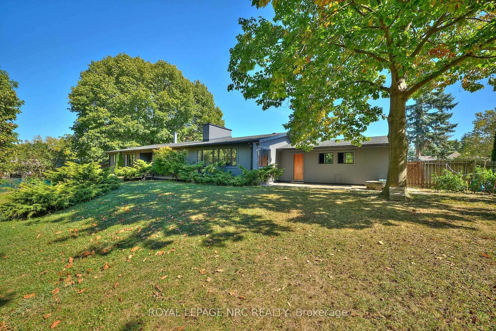 Photo 8 of 7 Woodmount Drive, St. Catharines, Burleigh Hill — HOMEH