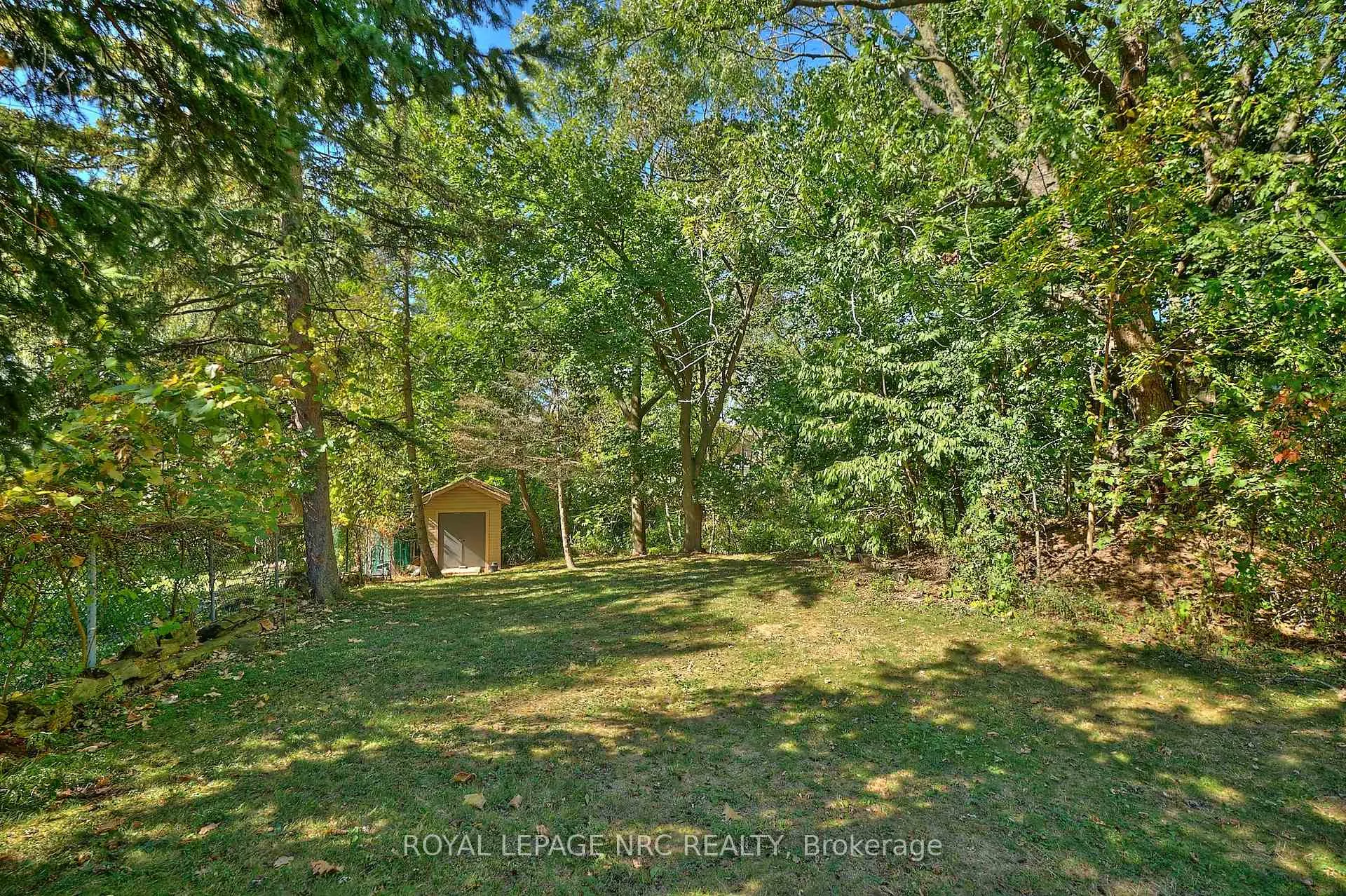 Photo 9 of 7 Woodmount Drive, St. Catharines, Burleigh Hill — HOMEH