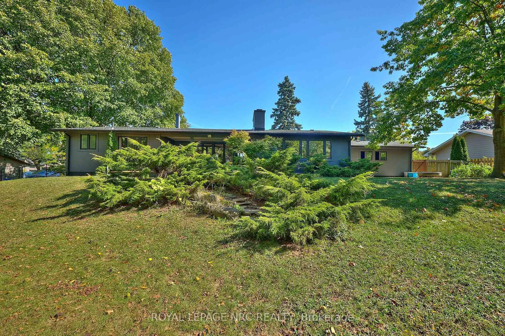 Photo 10 of 7 Woodmount Drive, St. Catharines, Burleigh Hill — HOMEH