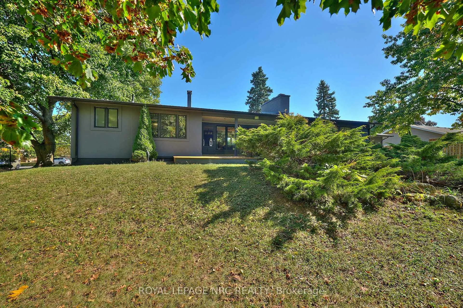 Photo 11 of 7 Woodmount Drive, St. Catharines, Burleigh Hill — HOMEH