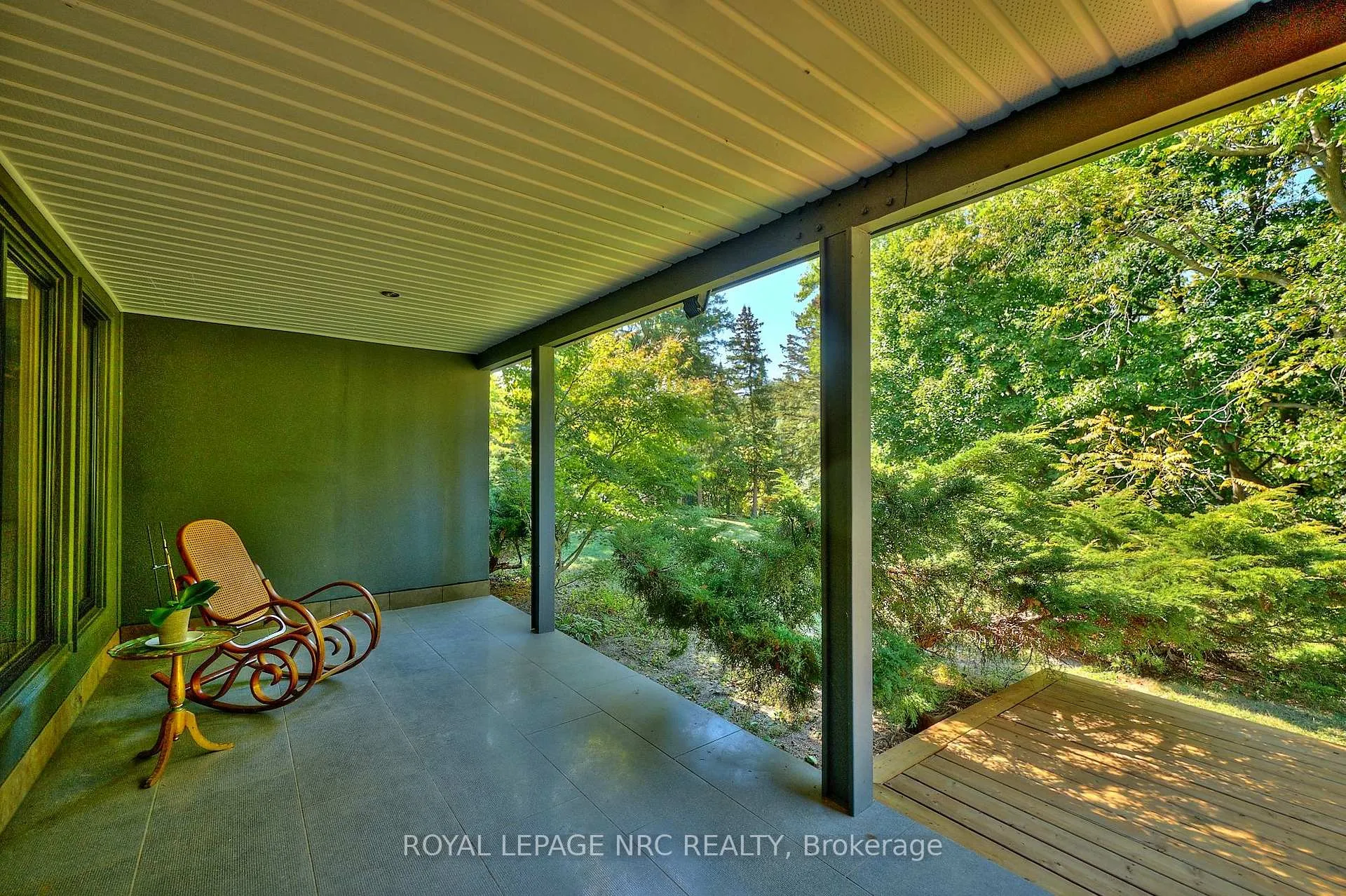 Photo 12 of 7 Woodmount Drive, St. Catharines, Burleigh Hill — HOMEH