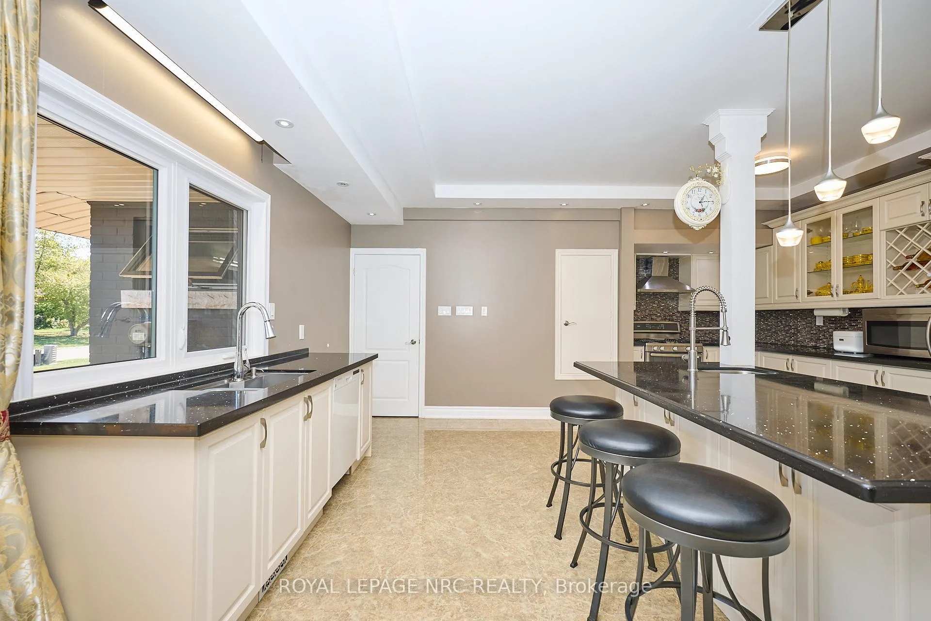 Photo 17 of 7 Woodmount Drive, St. Catharines, Burleigh Hill — HOMEH