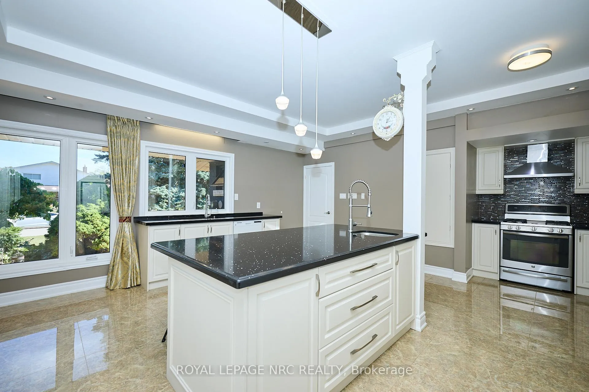 Photo 20 of 7 Woodmount Drive, St. Catharines, Burleigh Hill — HOMEH