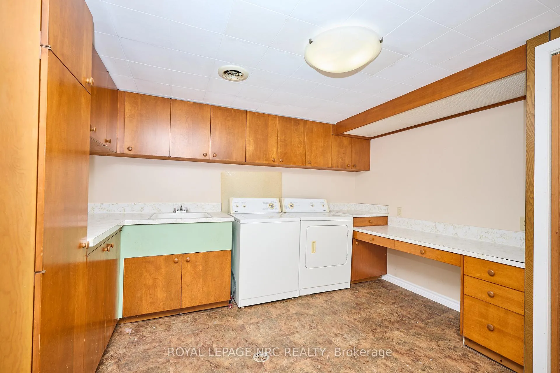 Photo 35 of 7 Woodmount Drive, St. Catharines, Burleigh Hill — HOMEH