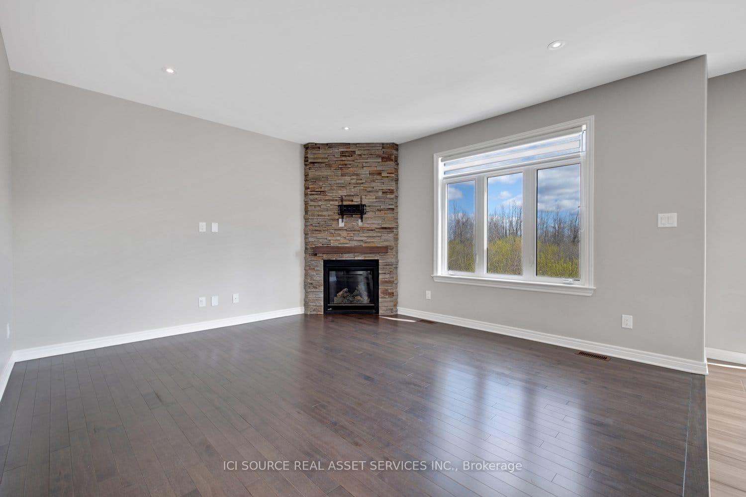 Photo 11 of Unit Main & 2nd Floor, 34 Wildpine Court, Ottawa, Stittsville (Central) — HOMEH