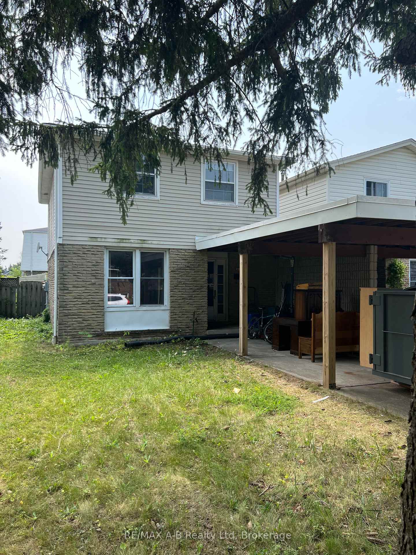Front of 237 Willow Street E