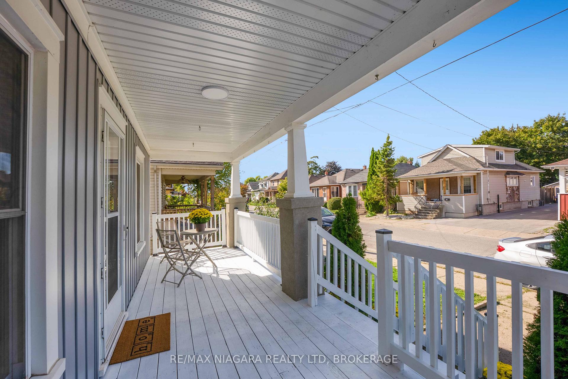 Photo 4 of 90 Pleasant Avenue, St. Catharines, Downtown — HOMEH