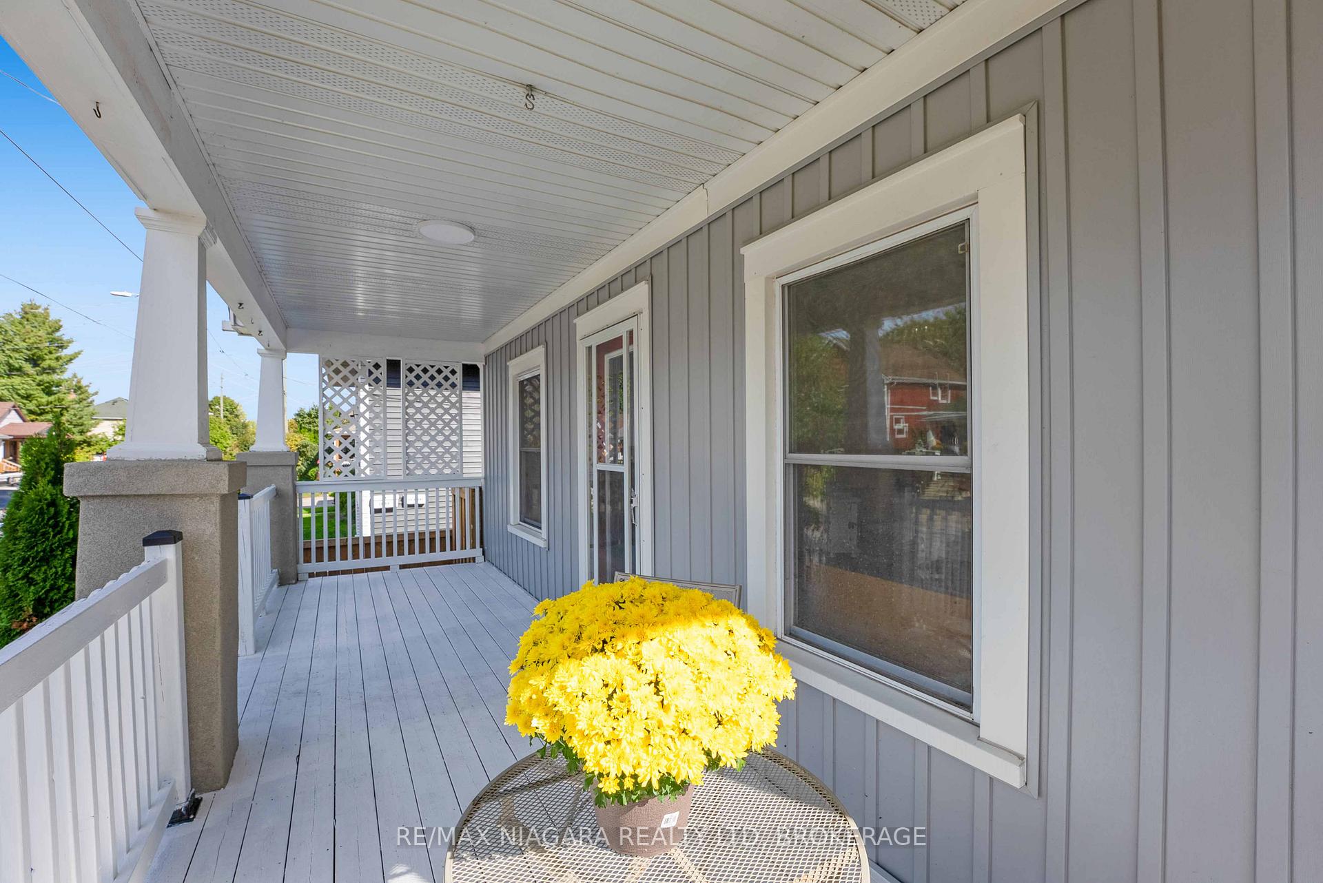 Photo 5 of 90 Pleasant Avenue, St. Catharines, Downtown — HOMEH