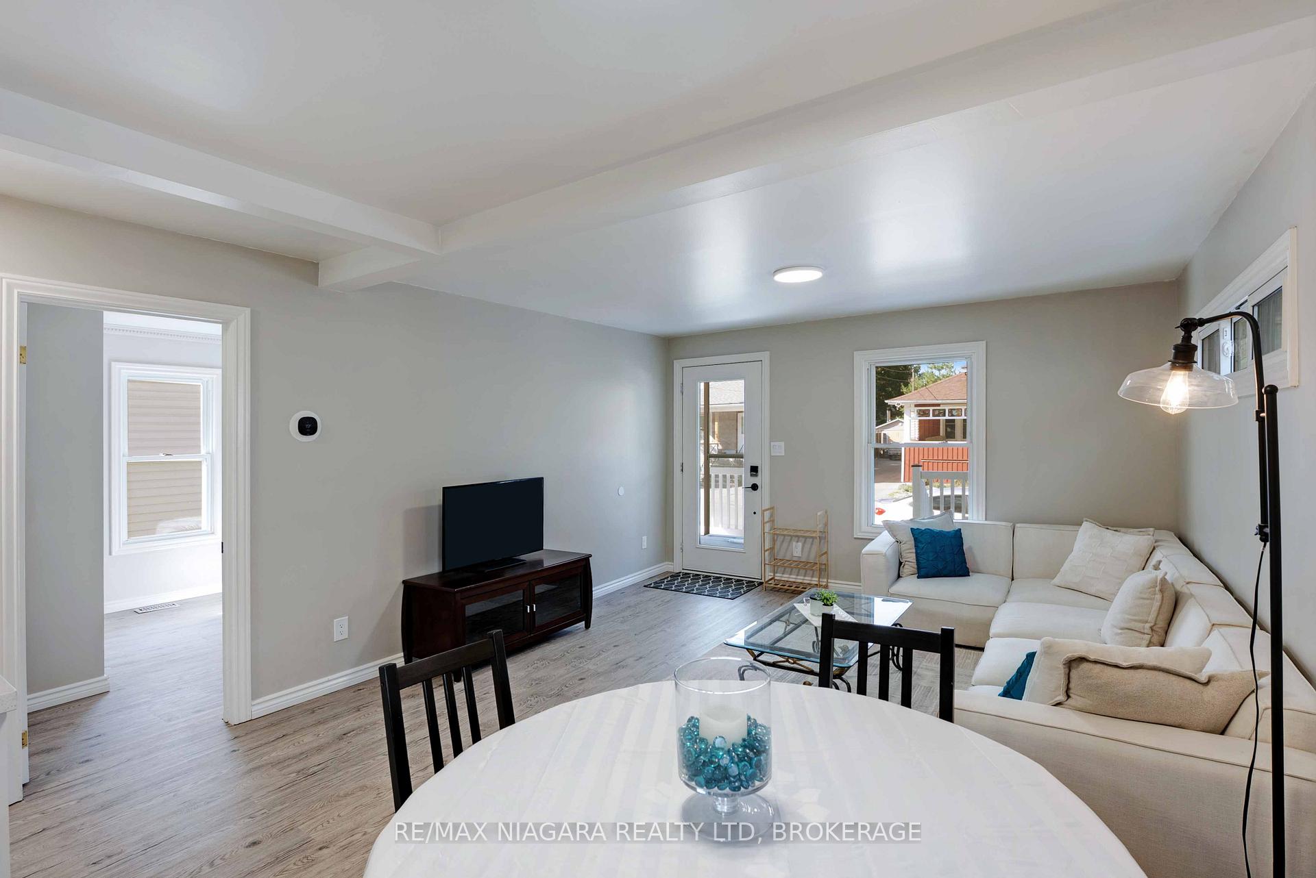 Photo 11 of 90 Pleasant Avenue, St. Catharines, Downtown — HOMEH