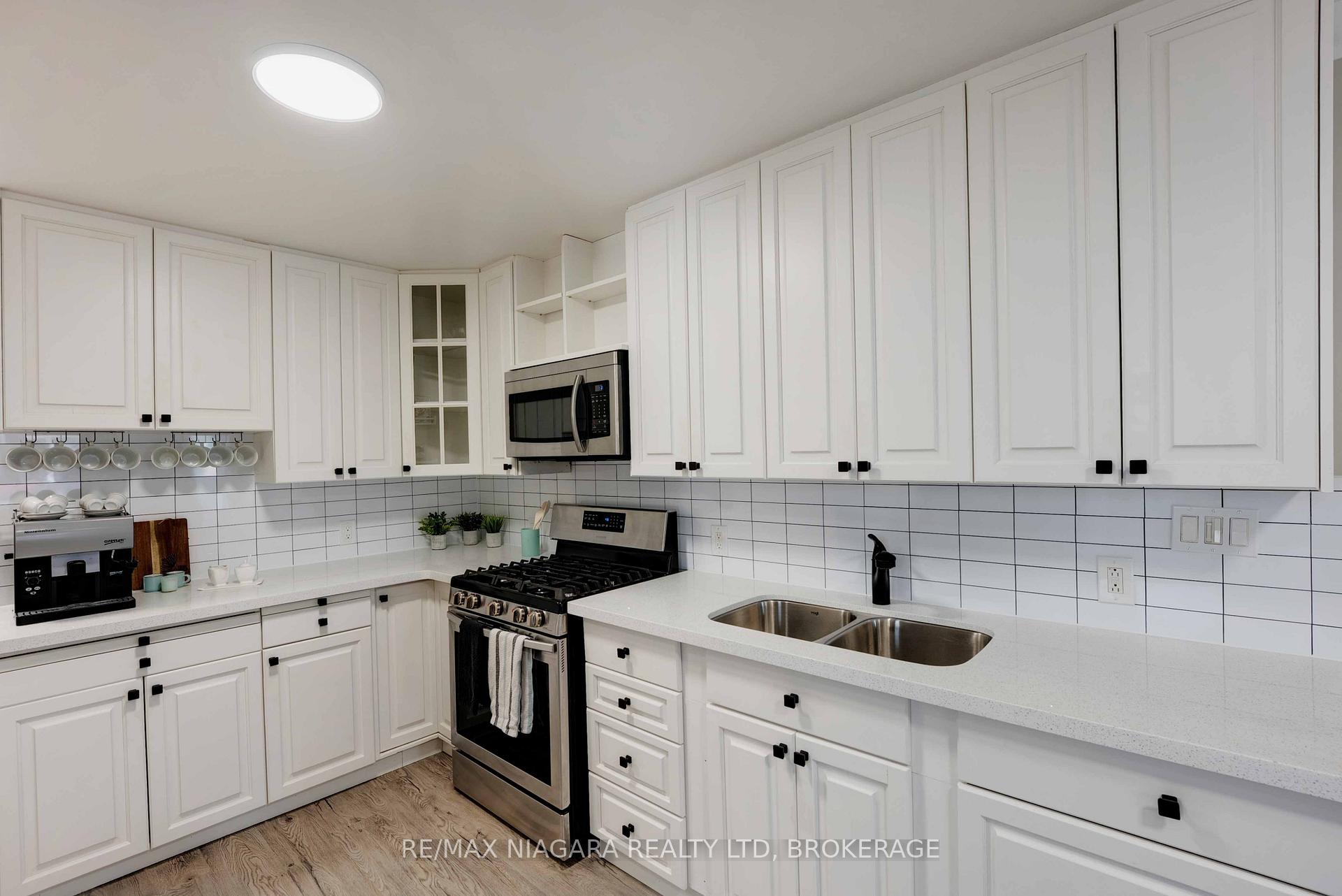 Photo 12 of 90 Pleasant Avenue, St. Catharines, Downtown — HOMEH