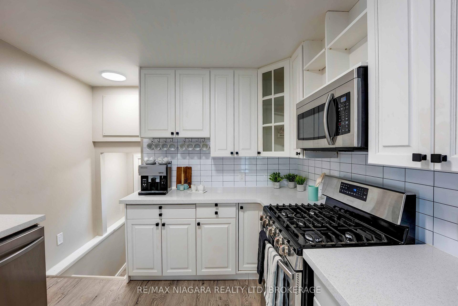 Photo 13 of 90 Pleasant Avenue, St. Catharines, Downtown — HOMEH