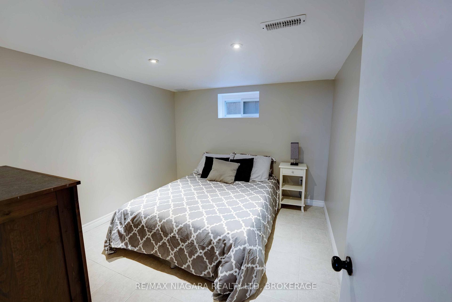 Photo 28 of 90 Pleasant Avenue, St. Catharines, Downtown — HOMEH