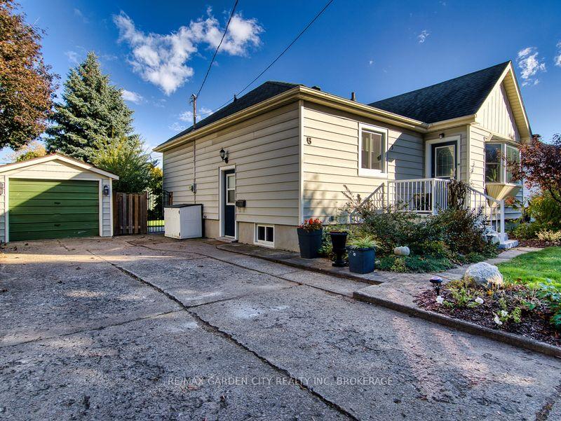 Photo 3 of 5 Hewko Street, St. Catharines, Fairview — HOMEH