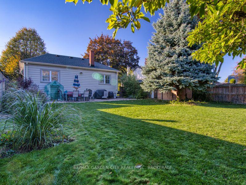 Photo 6 of 5 Hewko Street, St. Catharines, Fairview — HOMEH