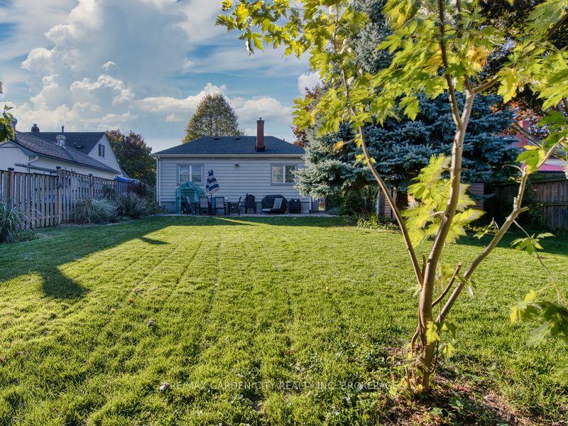 Photo 7 of 5 Hewko Street, St. Catharines, Fairview — HOMEH
