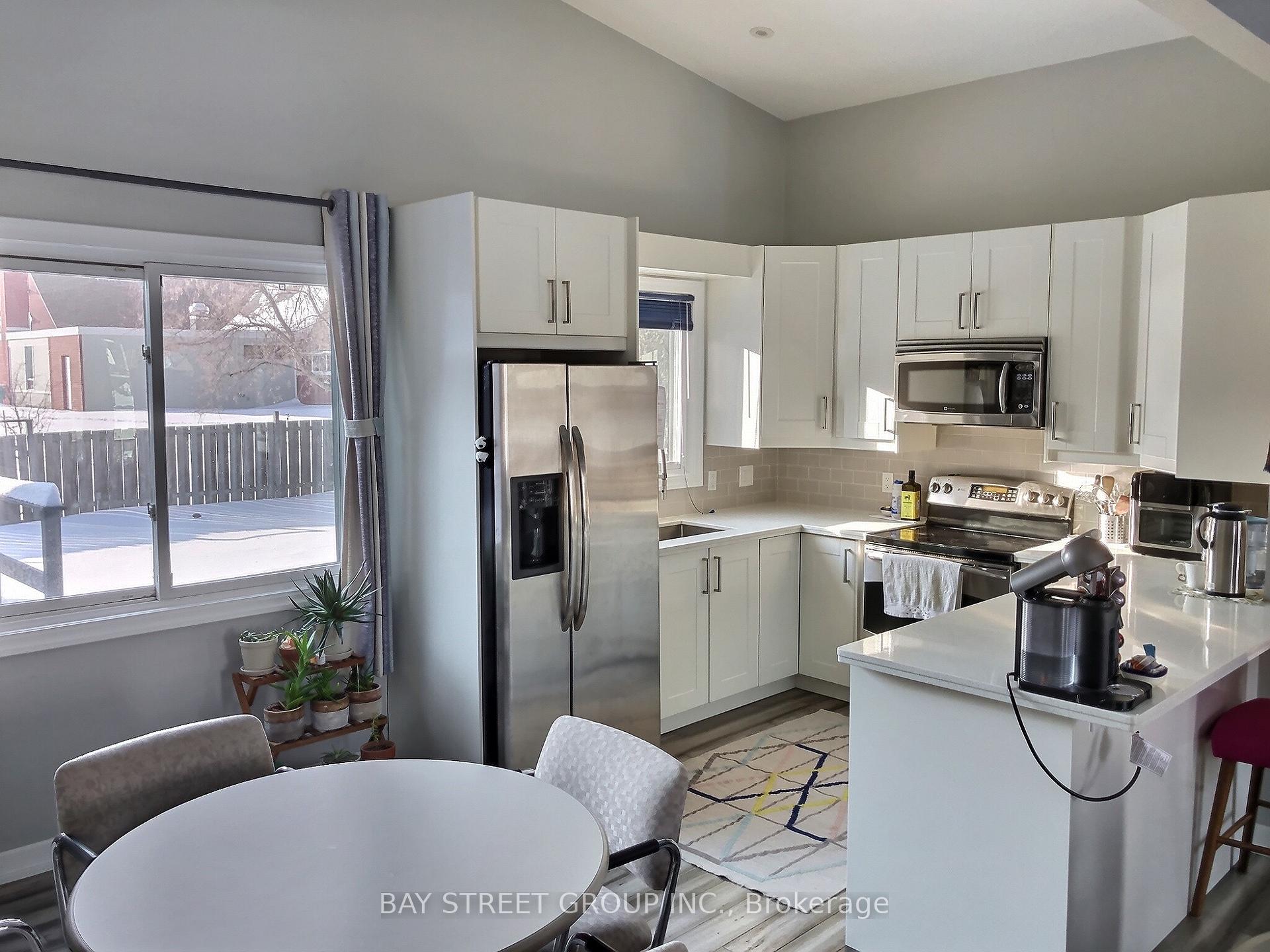 Photo 4 of 527 Geneva Street, St. Catharines, Lakeport — HOMEH
