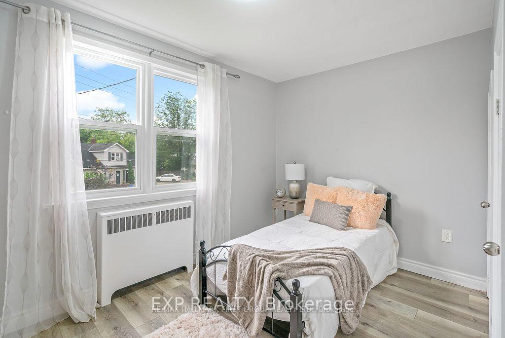 Photo 14 of 28 Gale Crescent, St. Catharines, E. Chester — HOMEH
