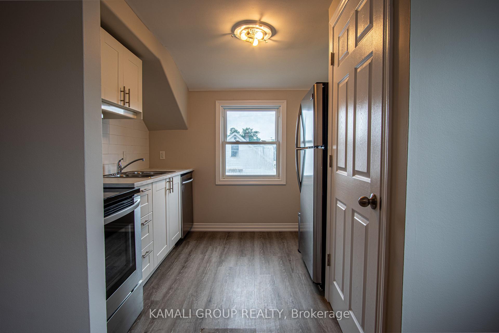 Photo 2 of Unit UPPER, 15 Sherbourne Street, St. Catharines, Facer — HOMEH