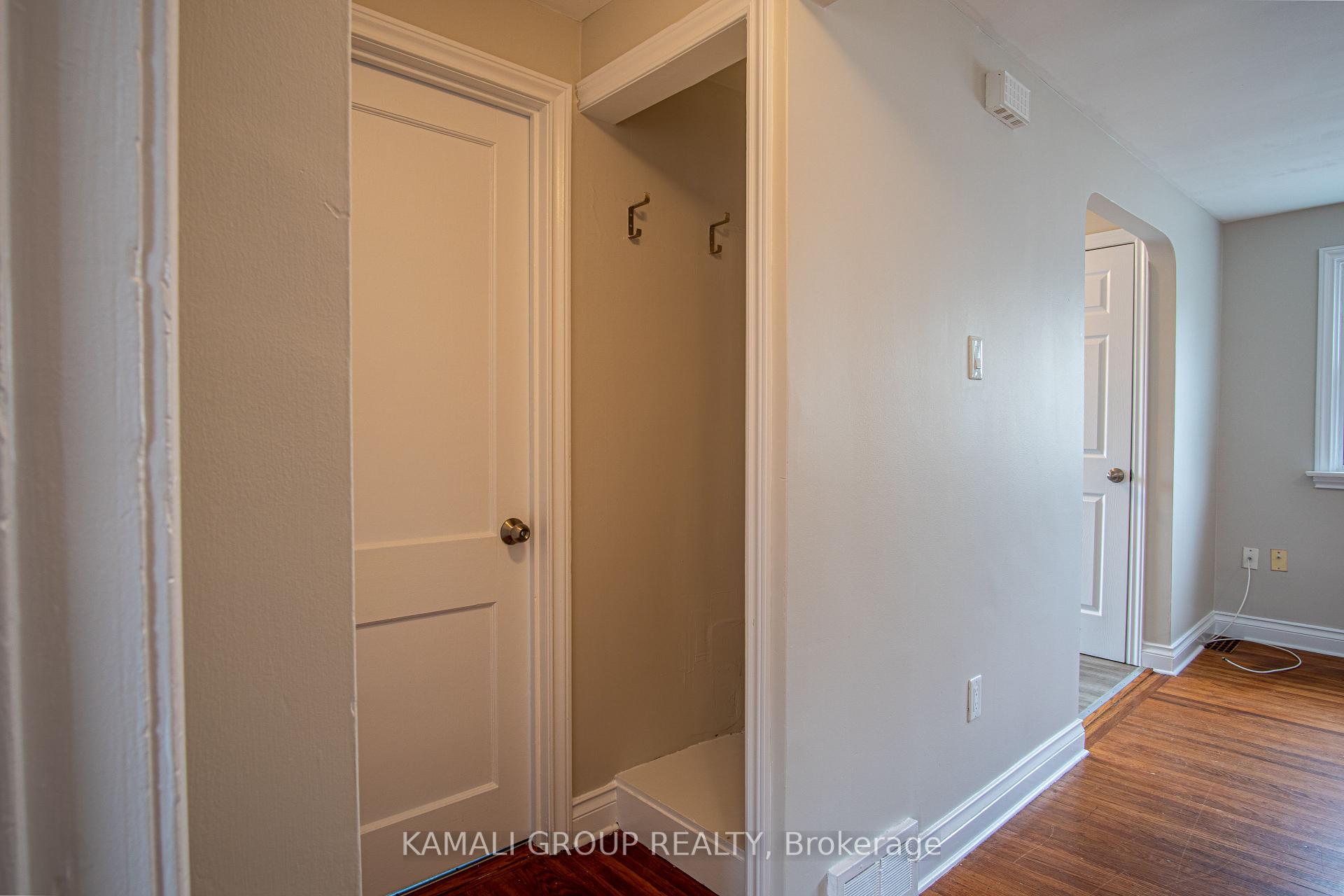 Photo 5 of Unit UPPER, 15 Sherbourne Street, St. Catharines, Facer — HOMEH