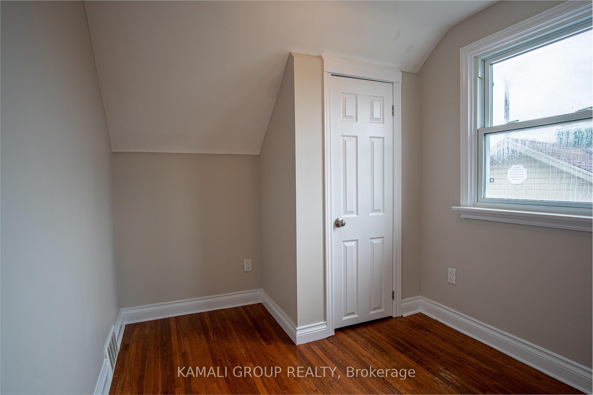 Photo 9 of Unit UPPER, 15 Sherbourne Street, St. Catharines, Facer — HOMEH