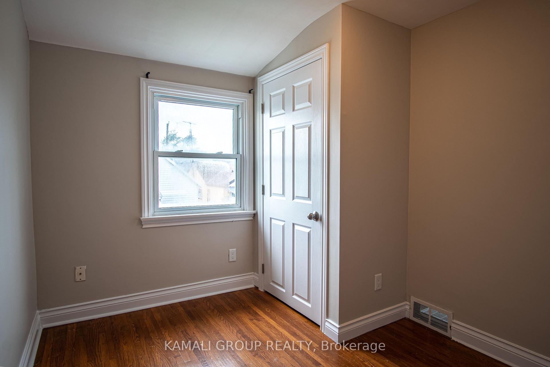 Photo 11 of Unit UPPER, 15 Sherbourne Street, St. Catharines, Facer — HOMEH