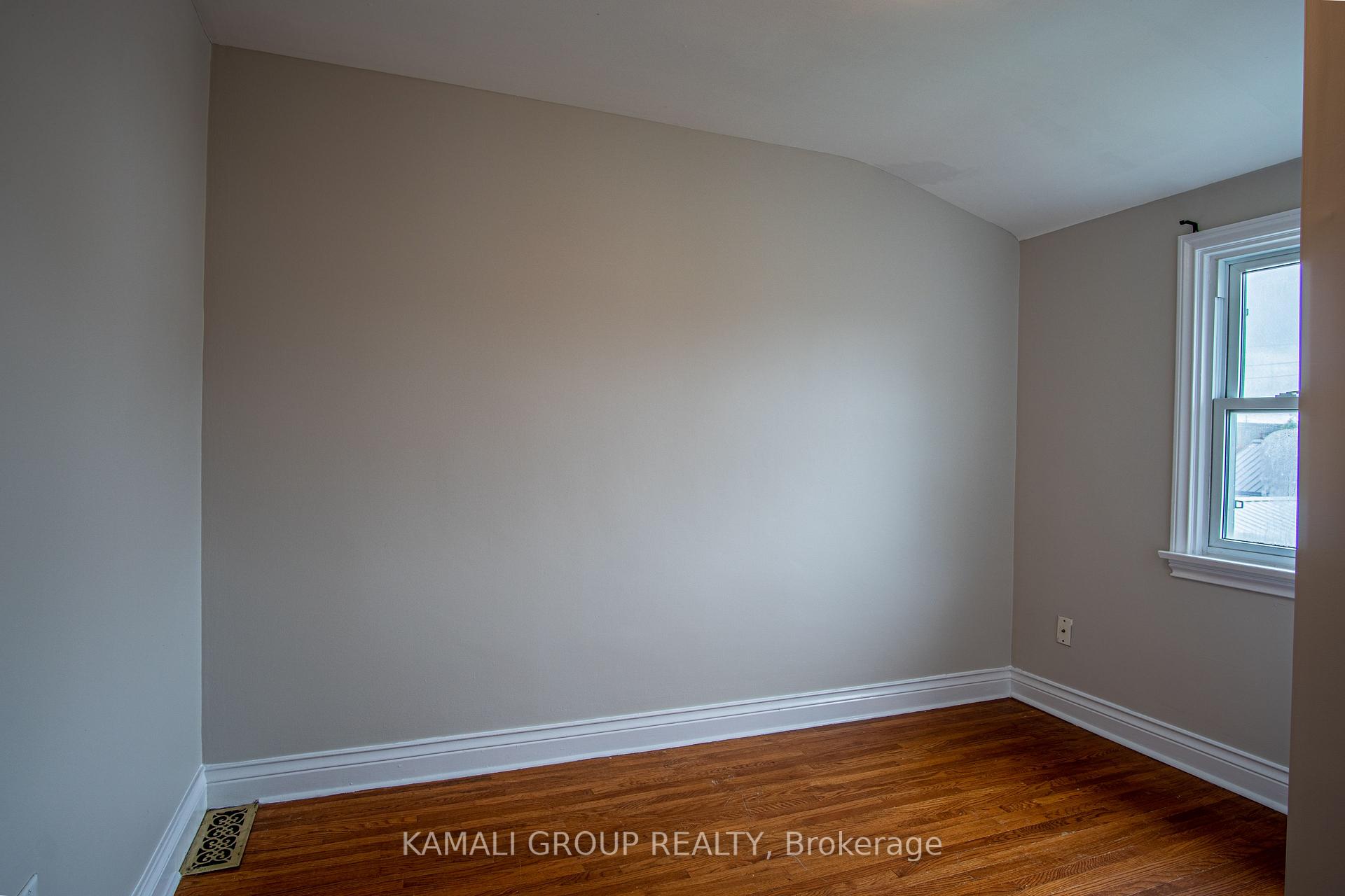 Photo 12 of Unit UPPER, 15 Sherbourne Street, St. Catharines, Facer — HOMEH