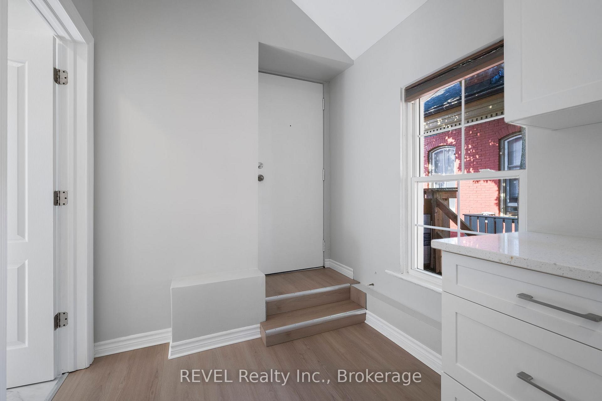 Photo 2 of Unit Unit 2, 166 James Street, St. Catharines, Downtown — HOMEH