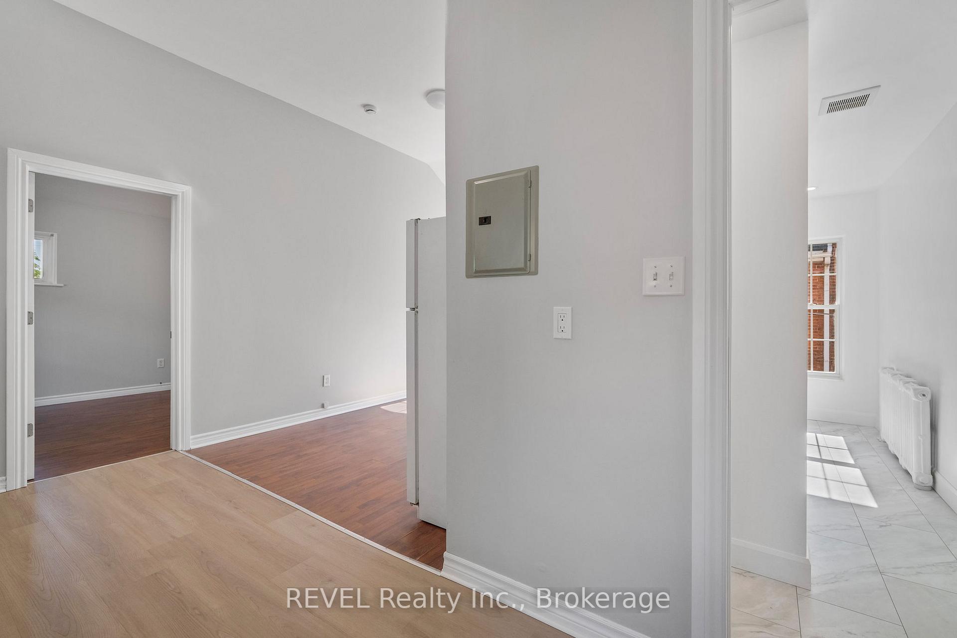 Photo 3 of Unit Unit 2, 166 James Street, St. Catharines, Downtown — HOMEH