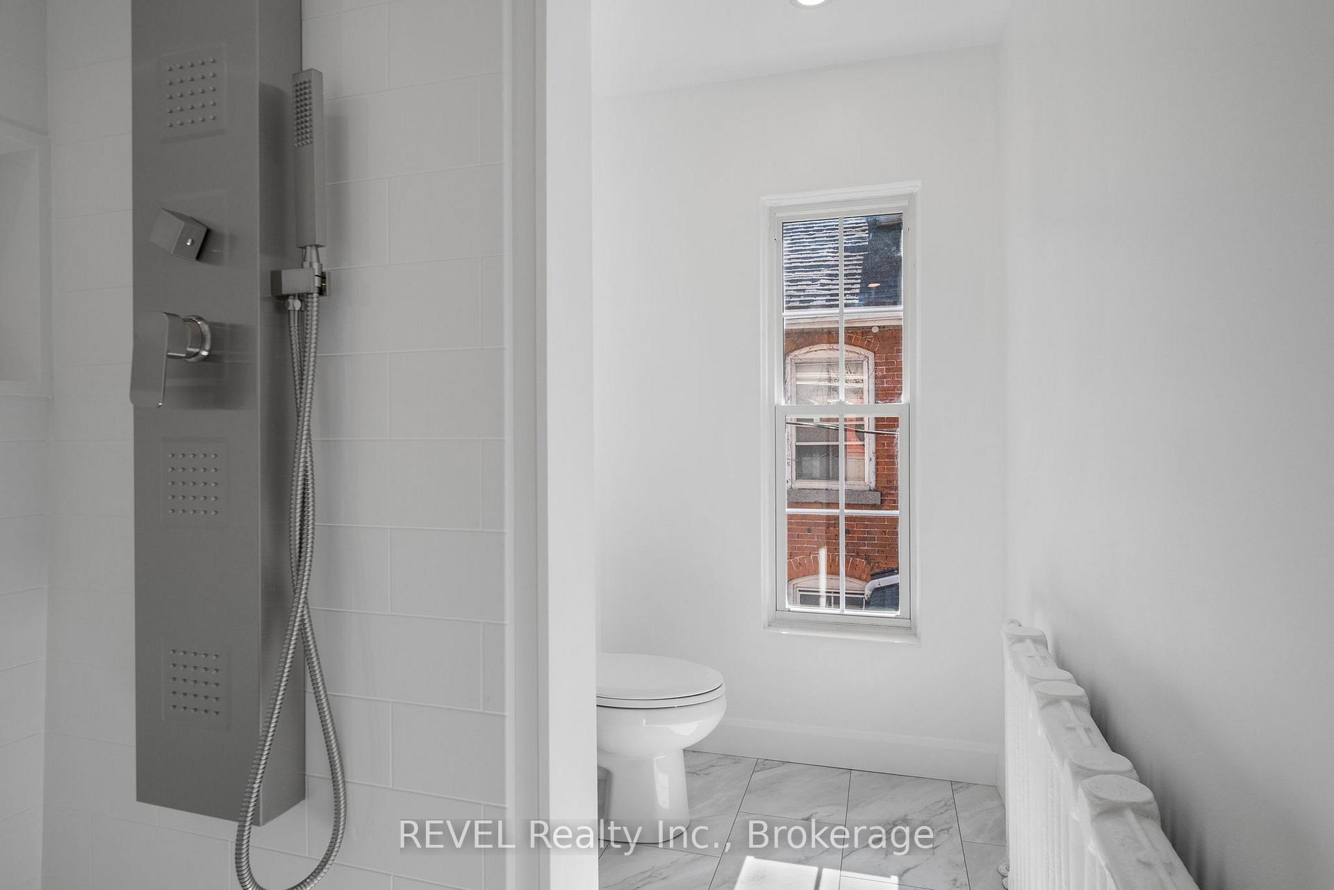 Photo 4 of Unit Unit 2, 166 James Street, St. Catharines, Downtown — HOMEH