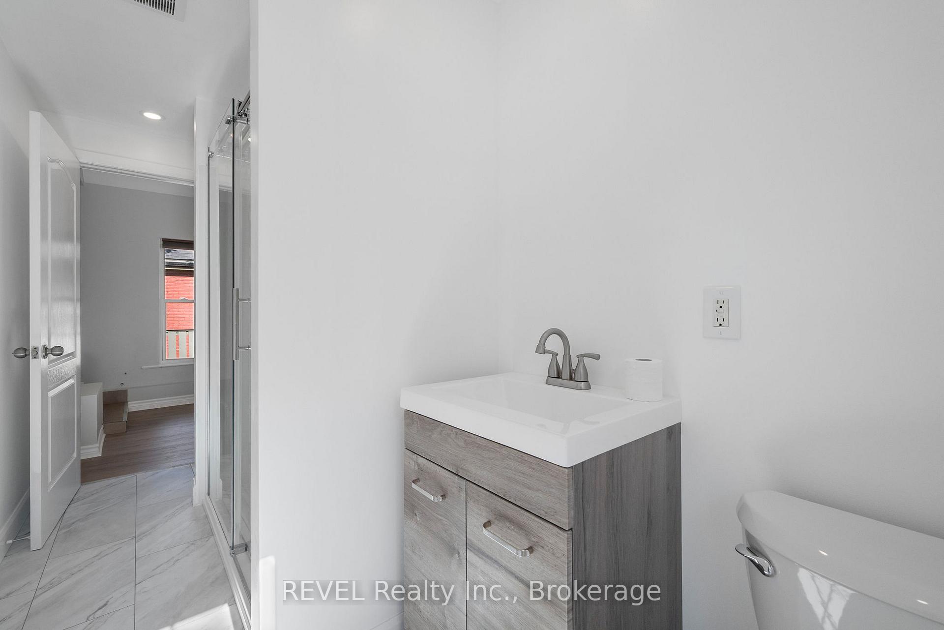 Photo 5 of Unit Unit 2, 166 James Street, St. Catharines, Downtown — HOMEH