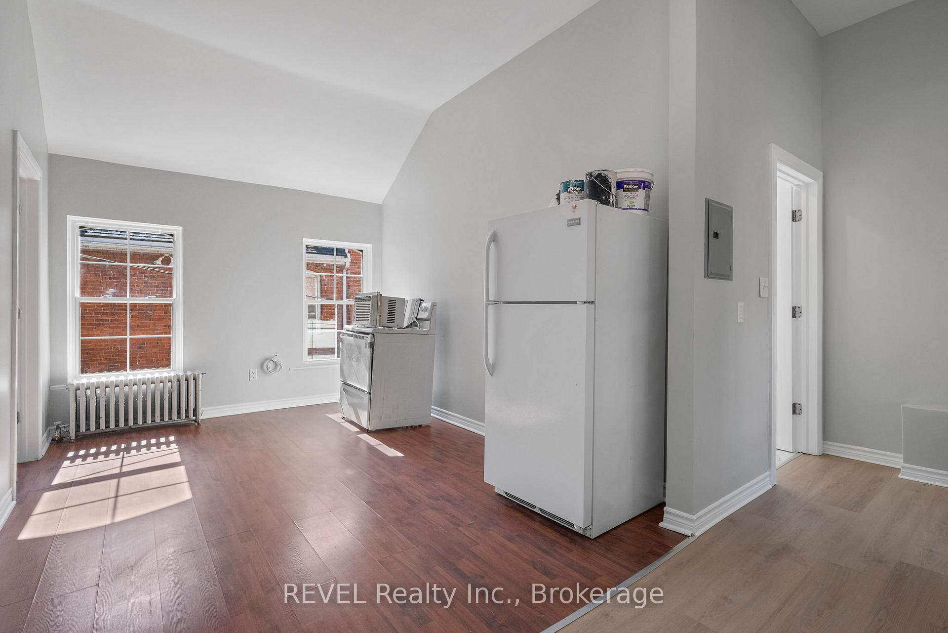 Photo 9 of Unit Unit 2, 166 James Street, St. Catharines, Downtown — HOMEH