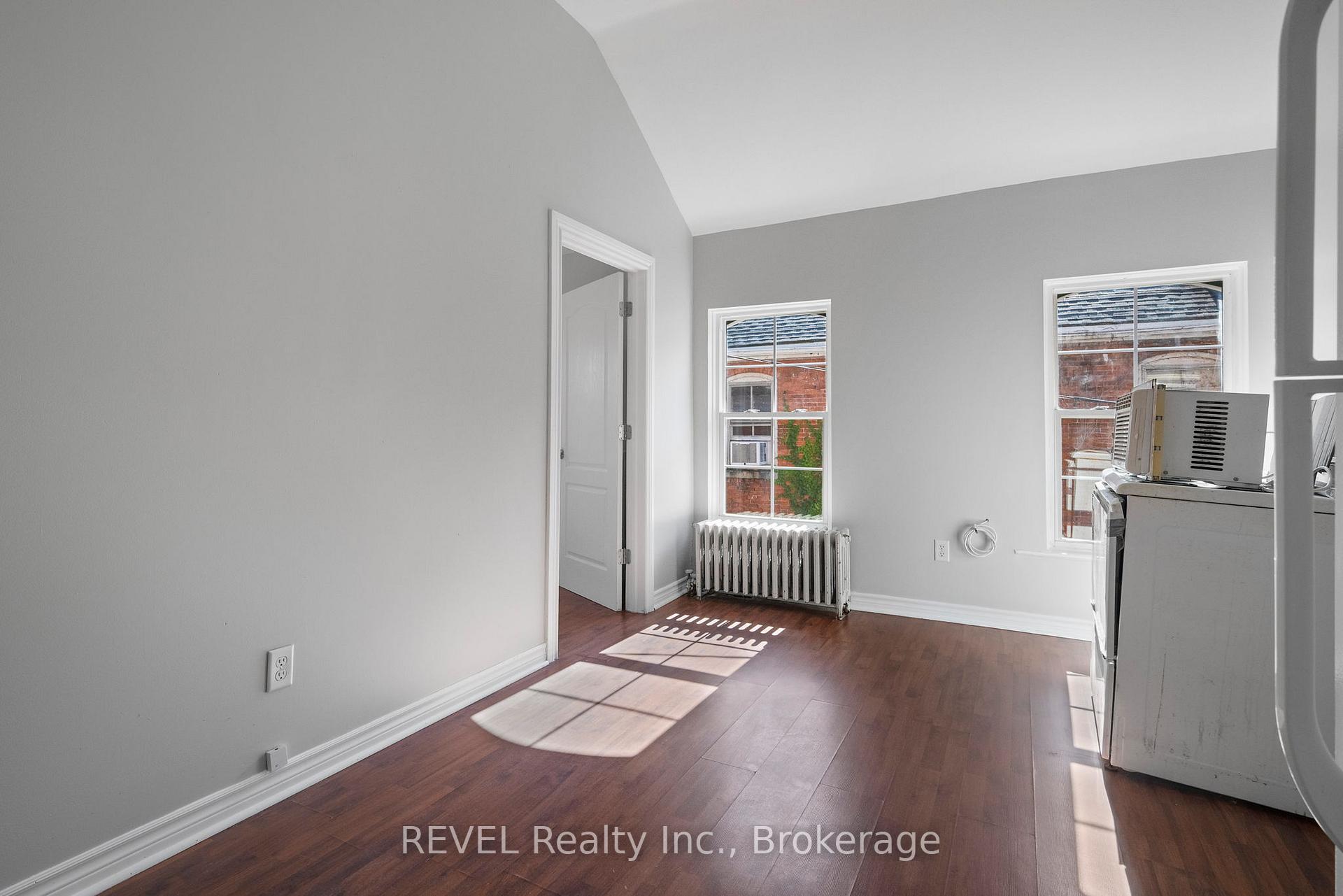 Photo 10 of Unit Unit 2, 166 James Street, St. Catharines, Downtown — HOMEH