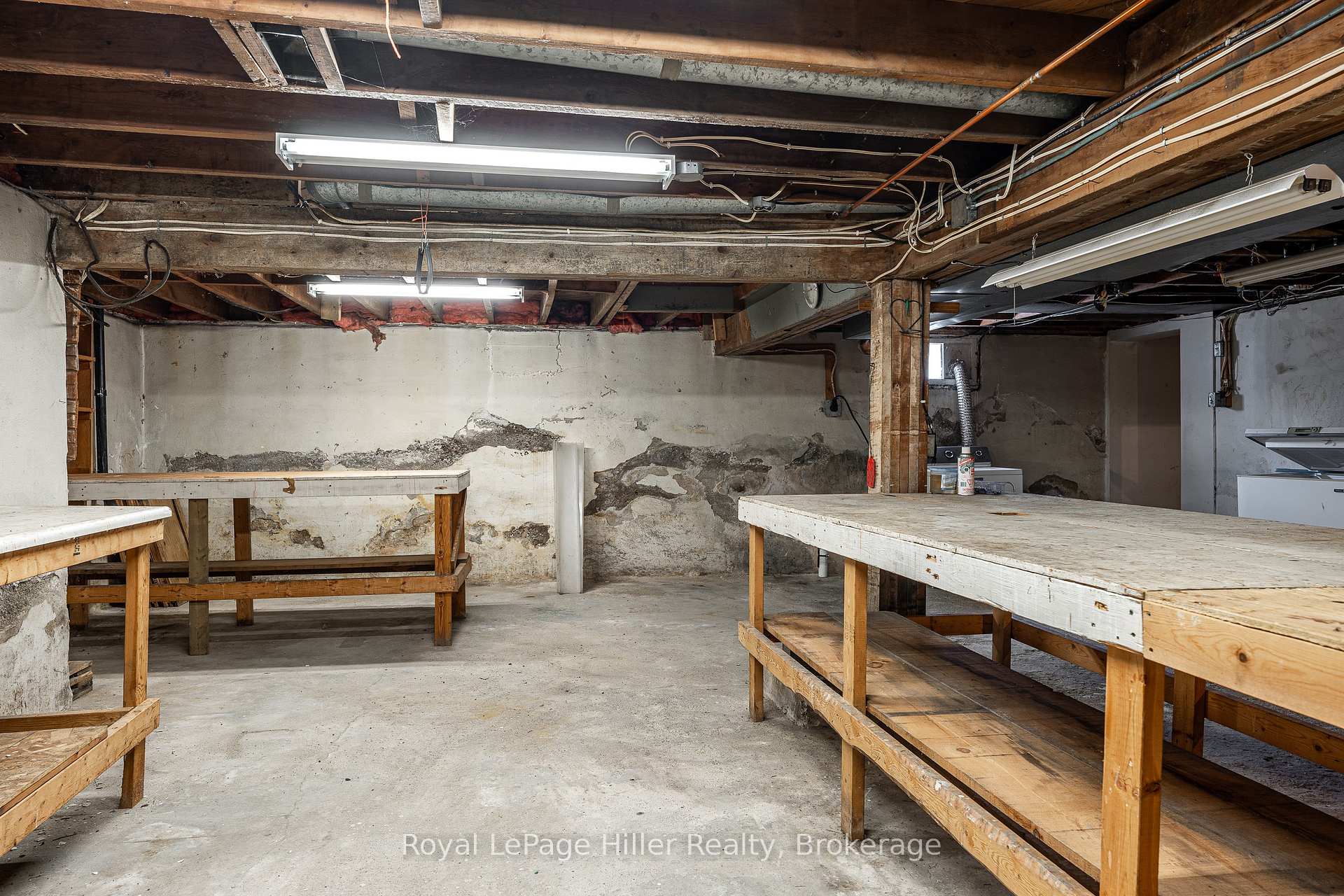 Photo 3 of 431 West Gore Street, Stratford — HOMEH