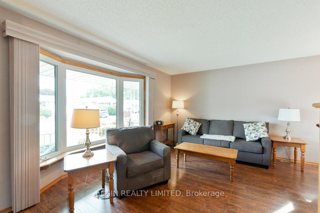 Photo 3 of 20 Farmington Drive, St. Thomas — HOMEH
