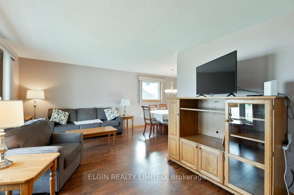 Photo 4 of 20 Farmington Drive, St. Thomas — HOMEH