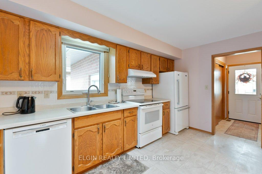 Photo 8 of 20 Farmington Drive, St. Thomas — HOMEH