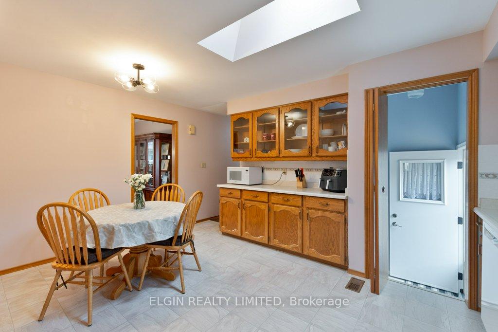 Photo 9 of 20 Farmington Drive, St. Thomas — HOMEH