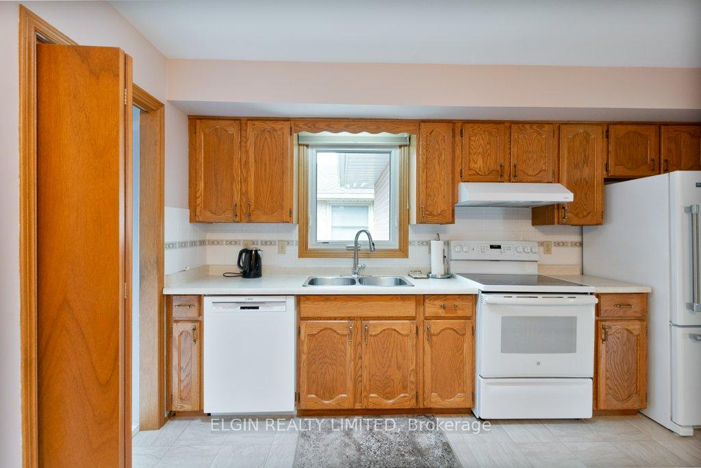 Photo 10 of 20 Farmington Drive, St. Thomas — HOMEH