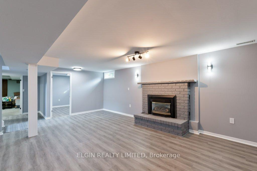 Photo 17 of 20 Farmington Drive, St. Thomas — HOMEH
