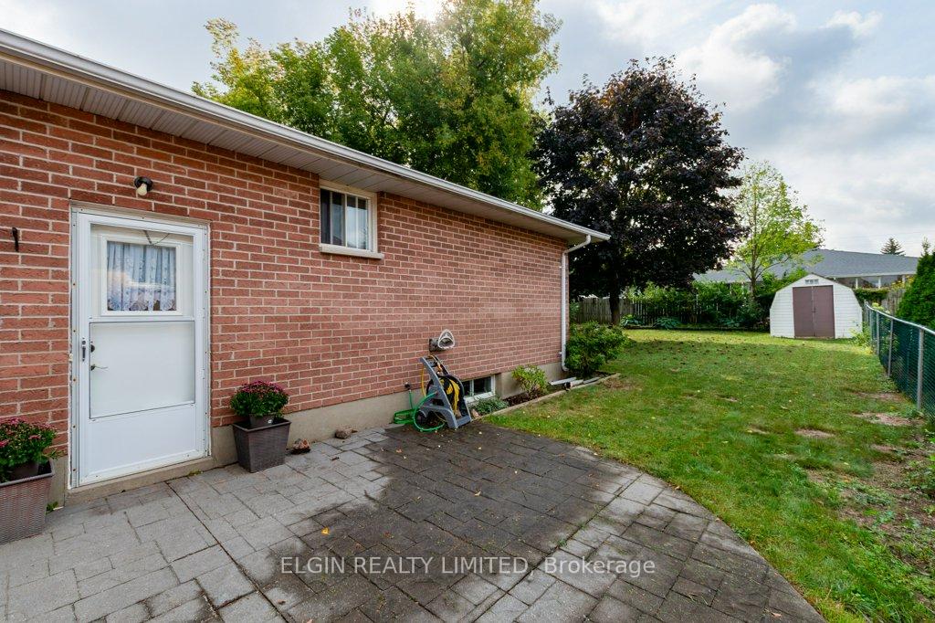 Photo 23 of 20 Farmington Drive, St. Thomas — HOMEH