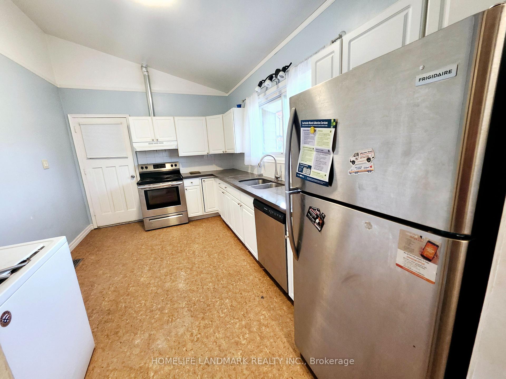 Photo 4 of 22 Oakmount Drive, St. Catharines, Glendale/Glenridge — HOMEH